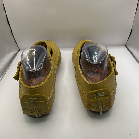 NWOB Hush Puppies Leather Moccasin Casual Comfort Strap Women’s Yellow size 11W - Picture 3 of 6